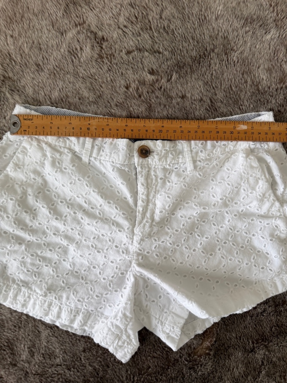 Old Navy White Eyelet High Waist Shorts 4 - Picture 5 of 11